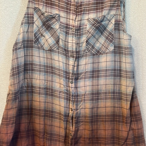 Under $20 bogo 50% off. Free People, Large sleeveless ombré plaid button shirt. - Picture 2 of 5